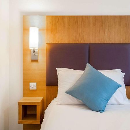 Comfort Inn Manchester North Middleton  Exteriör bild